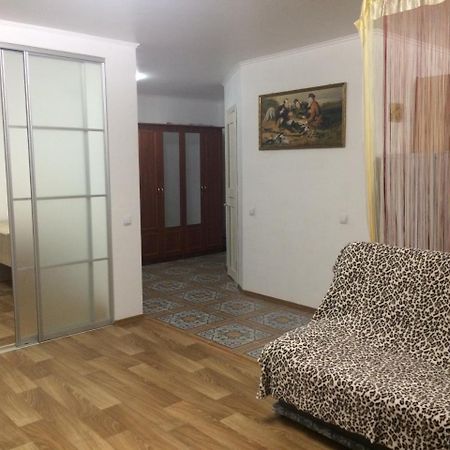 Studio Apartment In Center Poltava Exterior foto