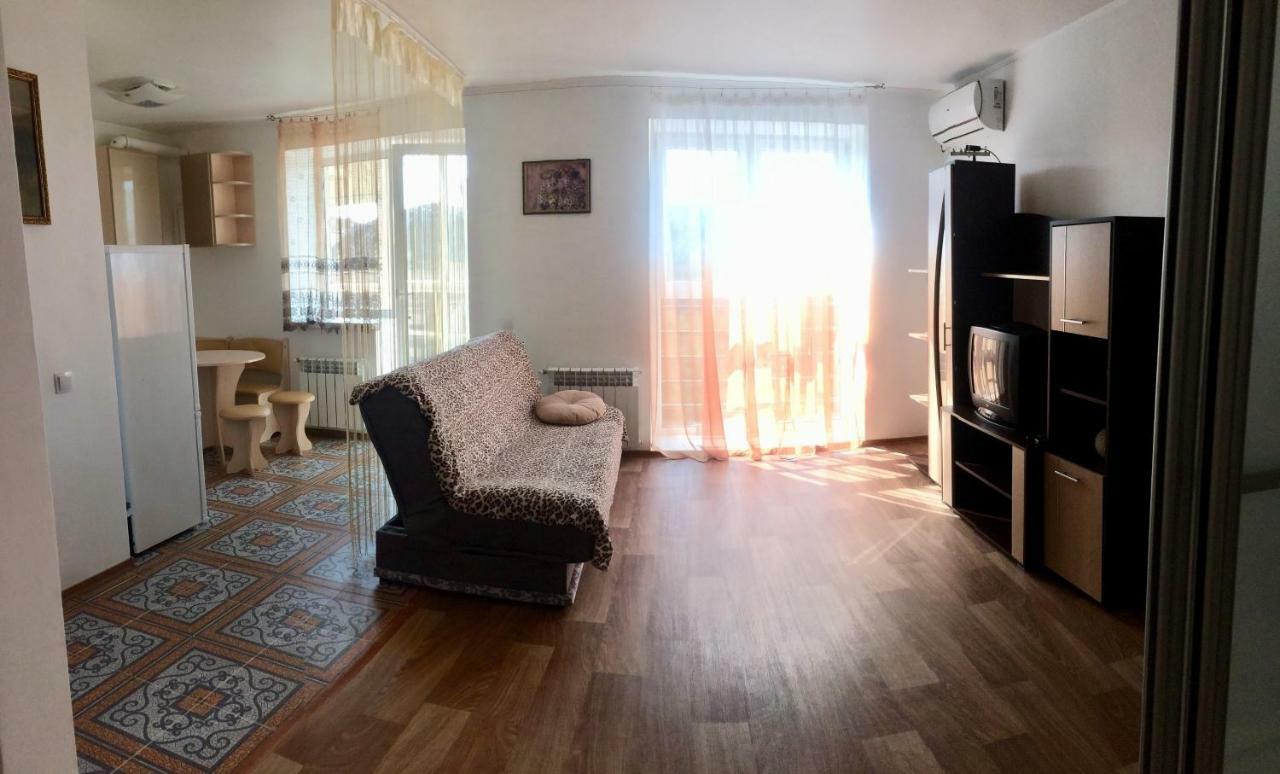 Studio Apartment In Center Poltava Exterior foto