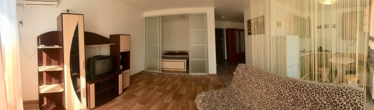 Studio Apartment In Center Poltava Exterior foto