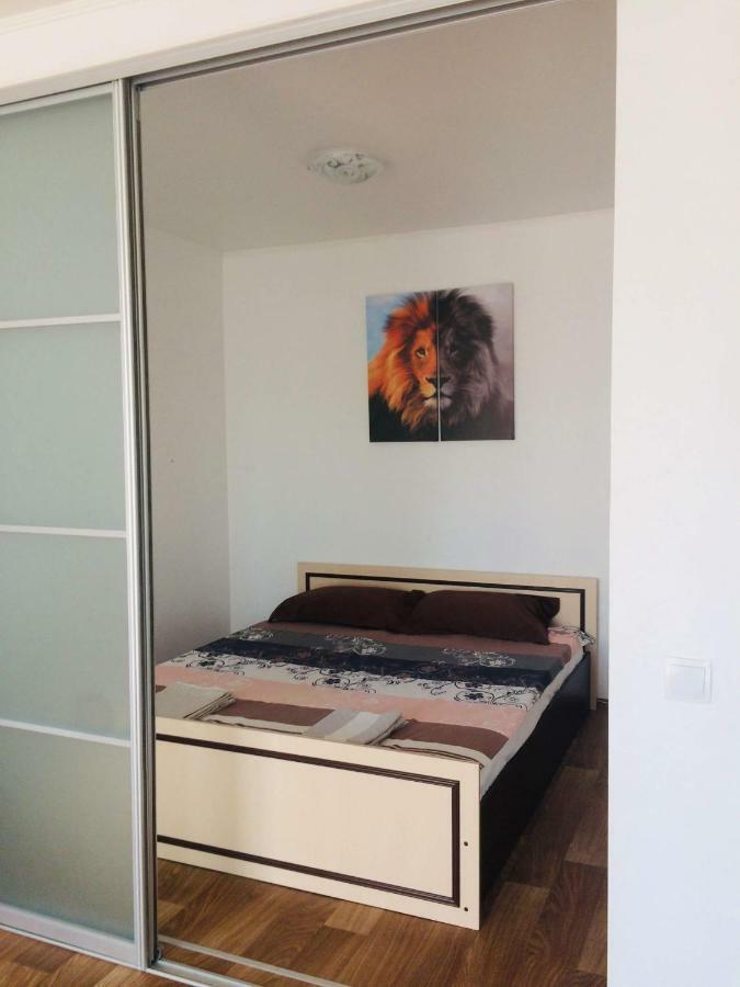 Studio Apartment In Center Poltava Exterior foto